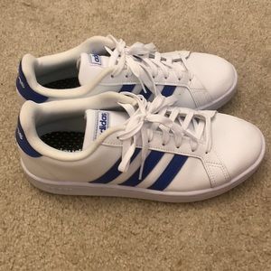Adidas Men’s Size 8 Shoe